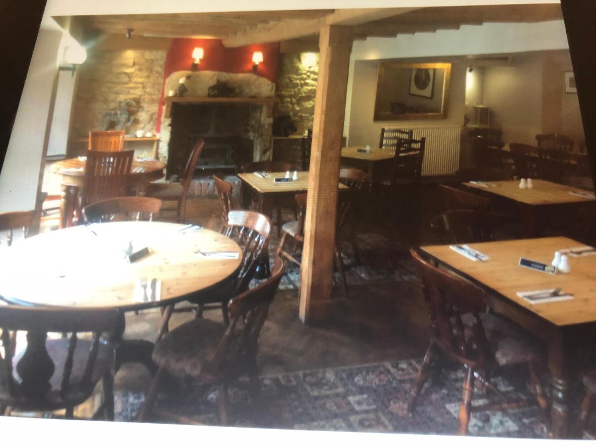 Horse & Hound Inn บรอดเวย์ ภายนอก รูปภาพ